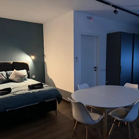 Modern In Guest house Victoria