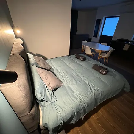 Modern In Guest house Victoria